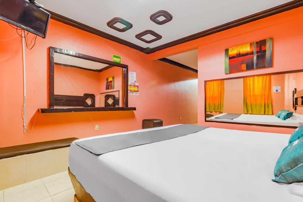 Ayenda Paleis Hotel Santa Cruz Tecamac Bagian luar foto